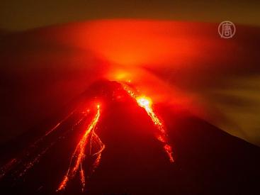 15_07_13_volcano-eruption