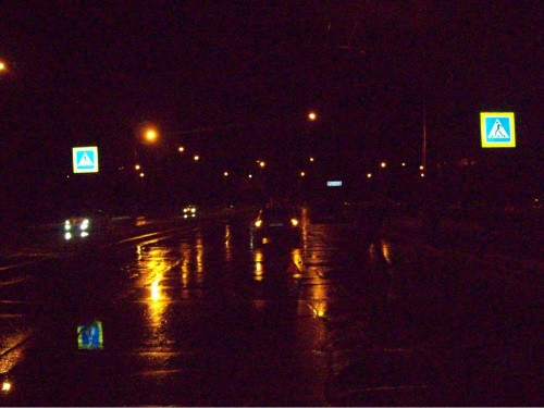 Пешеходный переход в темноте.ничего не видно