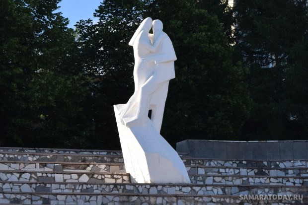 Скульптура «Белый танец»