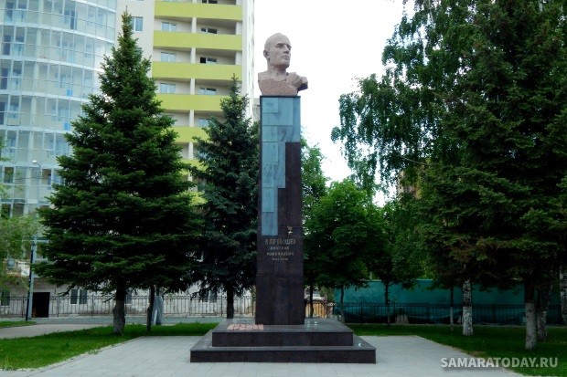 Памятник Карбышеву