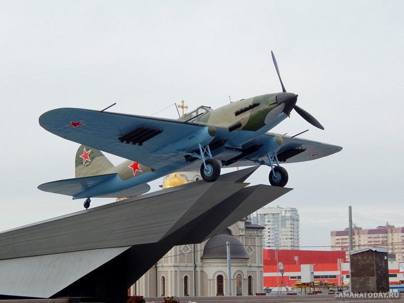 Памятник штурмовику Ил-2