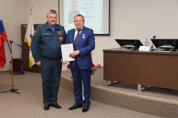 Генеральный директор АО "Самаранефтегаз" Гани Гилаев награжден медалью МЧС России "За предупреждение пожаров"