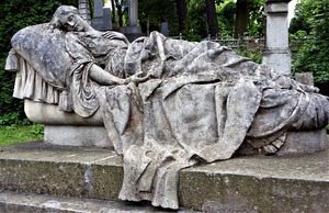 Долговечный памятник на могилу - компания Ритуал.ру