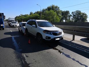 Из-за несоблюдение дистанции столкнулись 3 автомобиля в Волжском районе