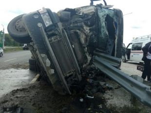 На трассе Самара-Волгоград перевернулся грузовик с щебнем