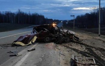 ДТП в Исаклах: 14-ая въехала в стоящую газель, водитель погиб