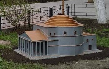 На Полевой появилась новая фигура – копия Римского Пантеона