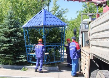 Специалисты «РКС-Самара» установили беседку для набора воды на Городском кладбище. 