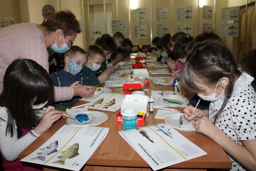 Передвижная выставка «Рыбное богатство Волги» продолжает просвещать школьников Самарской области