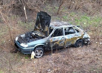 В Волжском районе загорелся автомобиль после ДТП