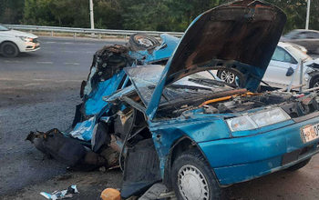 В Красноглинском районе столкнулись ВАЗ и BMW: госпитализирован один из водителей