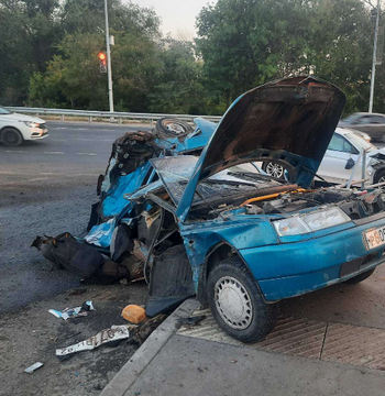 В Красноглинском районе столкнулись ВАЗ и BMW: госпитализирован один из водителей