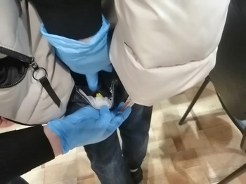 У жителя Бугуруслана обнаружили и изъяли мефедрон в кармане джинсов