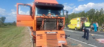 Сотрудники полиции работают на месте смертельного ДТП в Сергиевском районе