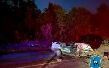Полицейские работают на месте смертельного ДТП в Новокуйбышевске