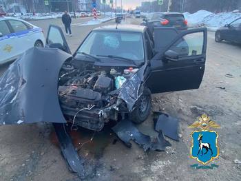 Неожиданная авария: подробности столкновения автомобиля и автобуса в Тольятти