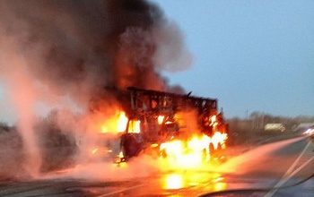 Шлейф огня на шоссе: пламя на проезжей части в Похвистневском районе было быстро погашено