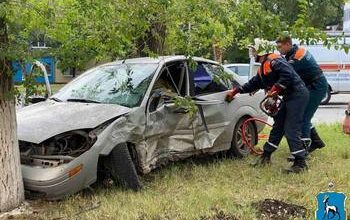 Столкновение автомобилей Ford Focus и Lada Granta в Новокуйбышевске