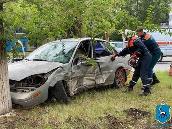 Столкновение автомобилей Ford Focus и Lada Granta в Новокуйбышевске