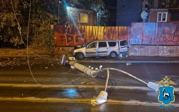 Наезд на световую опору в Самаре: ДТП с участием водителя без прав