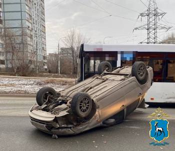 ДТП в Самаре: водитель ВАЗ-2112 не уступил дорогу и устроил тройное столкновение