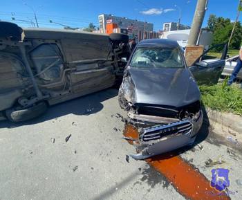 Два водителя госпитализированы после столкновения Opel и Audi в Тольятти