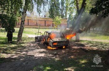 Пламя на колесах: в Тольятти на ул. Фрунзе, д.25 пожар ликвидирован