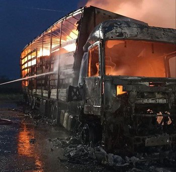 Волжский район: ночью на трассе Р-229 горел грузовик Mercedes