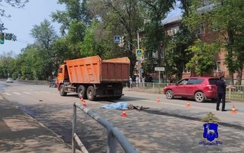 Женщина погибла под колесами КАМАЗа на Зубчаниновском шоссе