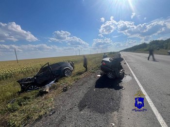 Полицейские выясняют обстоятельства смертельного ДТП на 140 км автодороги «Самара-Пугачев-Энгельс-Волгоград»