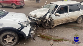 Водитель ВАЗ получил травмы в результате ДТП на Алма-Атинской: подробности от сотрудников ГИБДД