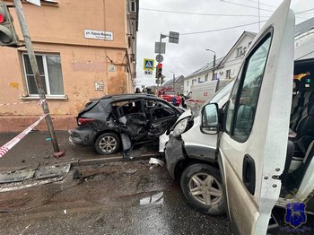 В результате ДТП в Тольятти пострадали водитель Kia и несовершеннолетний пассажир автобуса
