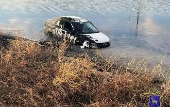 Полицейские работают на месте ДТП с участием пьяного водителя Lada Granta в Ставропольском районе