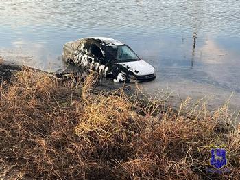 Полицейские работают на месте ДТП с участием пьяного водителя Lada Granta в Ставропольском районе