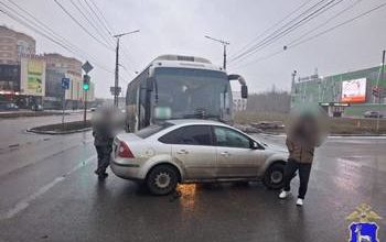 Автобус с 8 пассажирами попал в аварию на ул. Баныкина в Тольятти: подробности