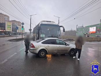 Автобус с 8 пассажирами попал в аварию на ул. Баныкина в Тольятти: подробности