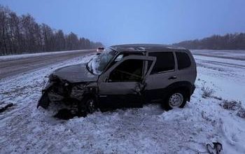 Дорожная авария в Самарской области: мужчина за рулем LADA Granta допустил столкновение с Chevrolet Niva