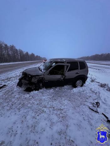 Дорожная авария в Самарской области: мужчина за рулем LADA Granta допустил столкновение с Chevrolet Niva