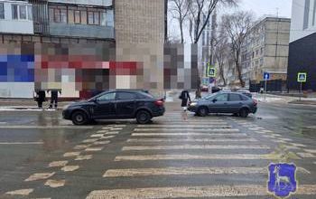 Женщина попала под колеса Lada Vesta на ул. Мичурина в Самаре