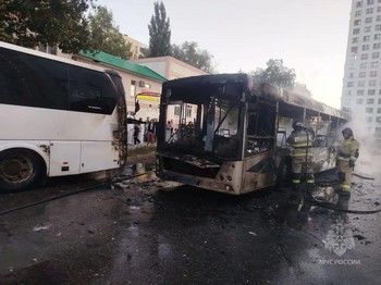 В Самаре огнеборцы МЧС России потушили автобус